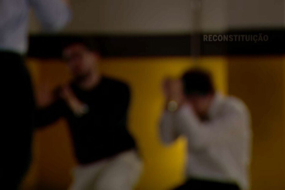 “A primeira coisa que vi foi um martelo”: Irmãos mataram o pai e esconderam o corpo num armário durante três dias