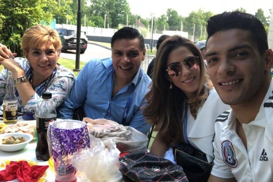 Raúl Jiménez com a família