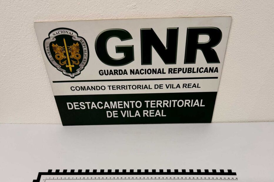 Casal detido pela GNR por furtos em Vila Real e Penafiel; prejuízo superior a 11 mil euros.
