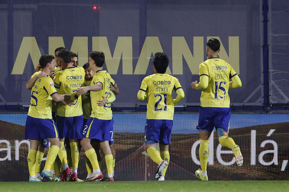 Jogadores do Arouca festejam golo frente ao Benfica