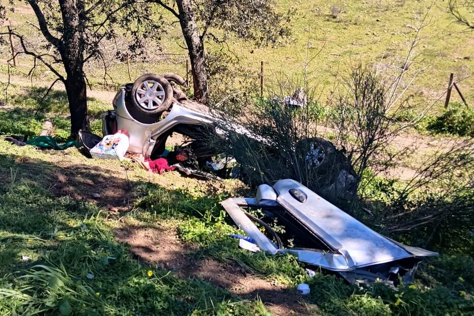 Despiste de carro seguido de queda em ravina procovou a morte a duas mulheres no IC1 em Ourique