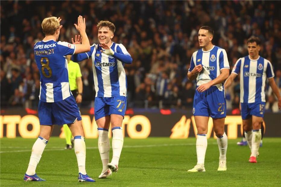 Jogadores do FC Porto celebram durante o jogo contra o Moreirense na Liga Portugal Betclic