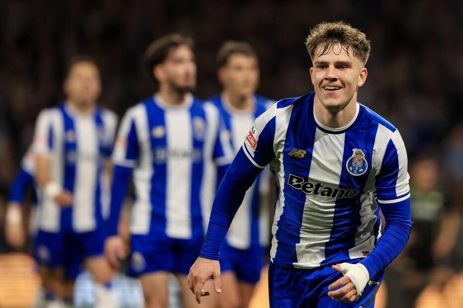 FC Porto blinda Pietuszewski com cláusula de 80 milhões para evitar investidas europeias