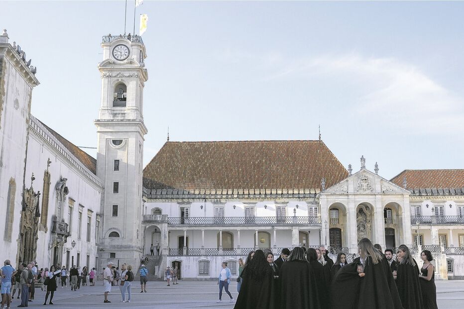 A Universidade de Coimbra e  as outras instituições do ensino superior da cidade contam com cerca de 40 mil alunos