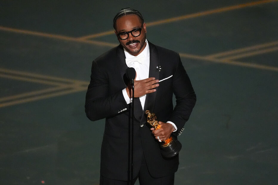 Ryan Coogler recebe o prémio de Melhor Argumento Original por 