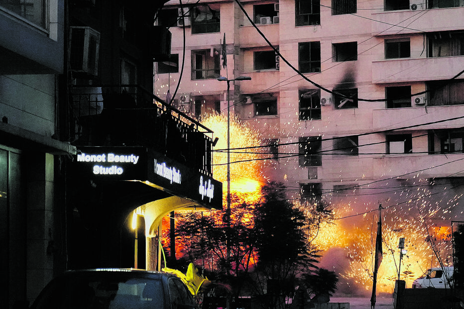 Destruição de pontes impede civis de fugirem da zona fronteiriça, principal alvo da ofensiva israelita contra o Hezbollah