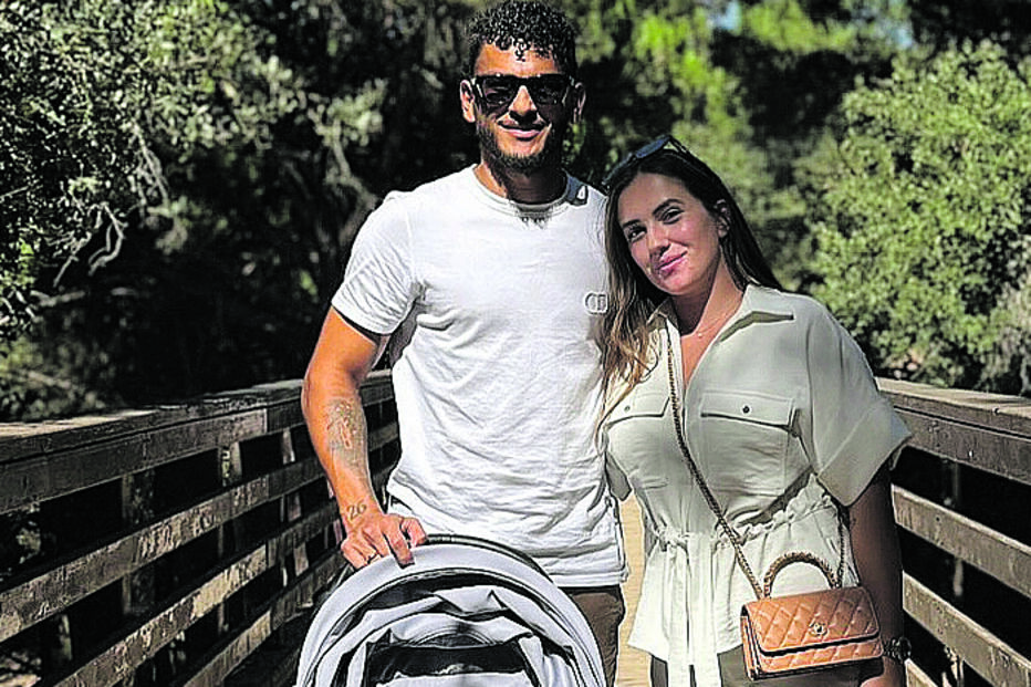 Carolina destacou o facto de o craque dormir quatro horas para levar o filho à escola.