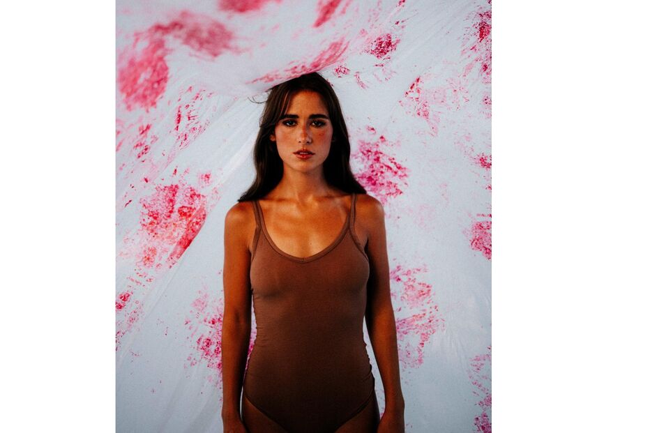 Carolina de Deus fala sobre o seu novo disco e a confiança na sua carreira