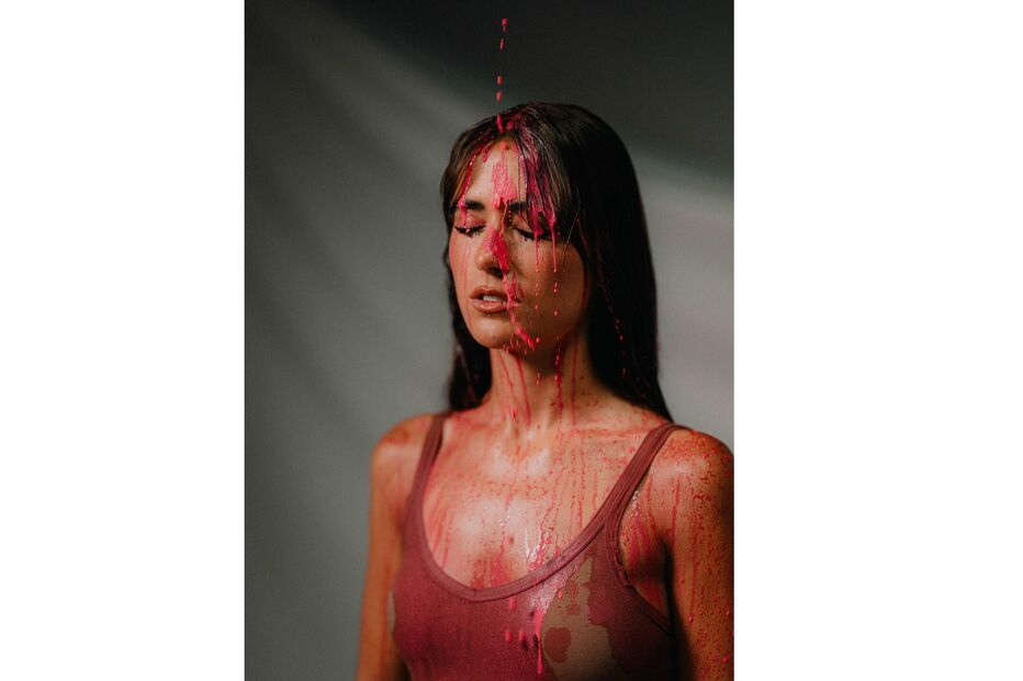 Carolina de Deus fala sobre o novo disco e o processo de autoconfiança