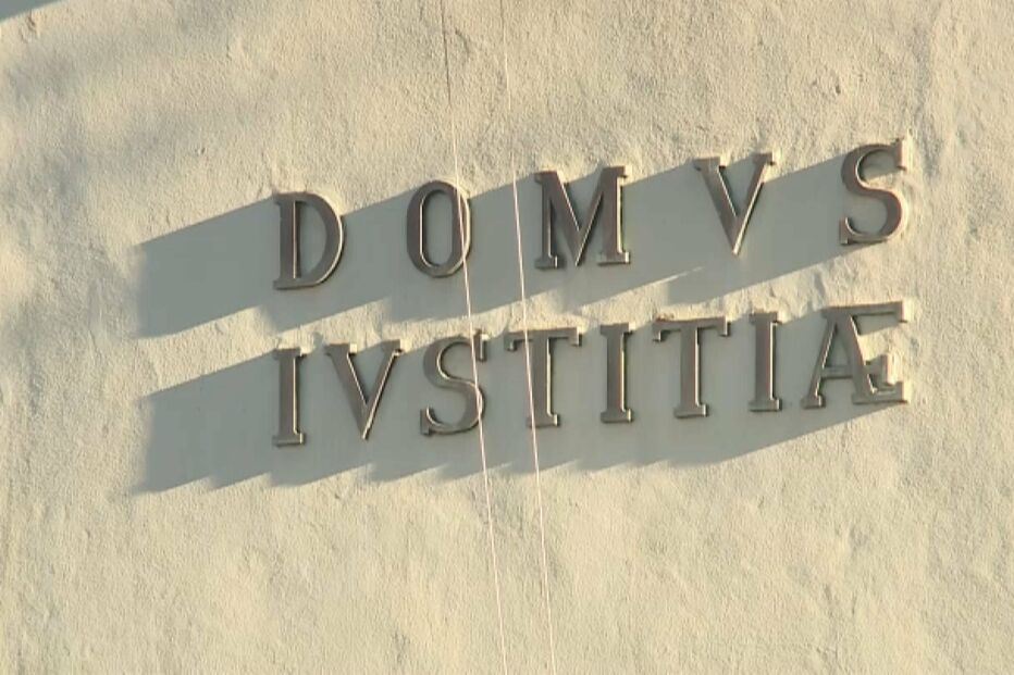 Homem suspeito de matar amigo disse no Tribunal de Leiria desconhecer que arma tinha bala