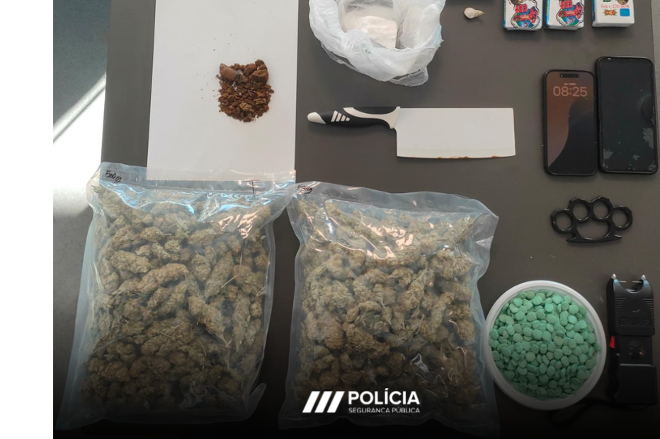 Apreensão de drogas, balanças, faca e telemóveis pela Polícia de Segurança Pública