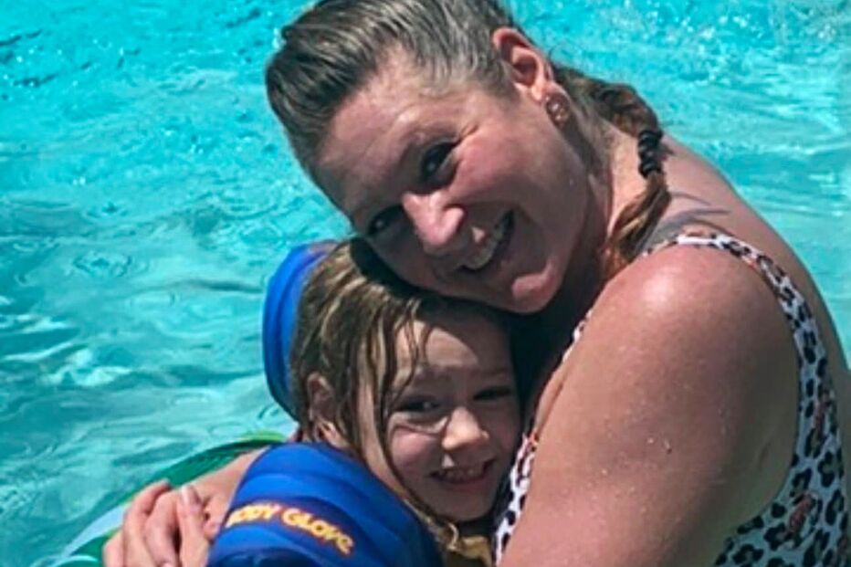 Mãe canadiana e filha de 7 anos com autismo detidas pelo ICE no Texas apesar de terem visto válido