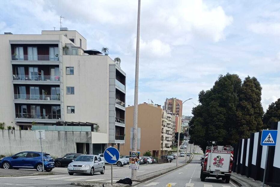 Motociclista gravemente ferido em colisão com carro em São João da Madeira