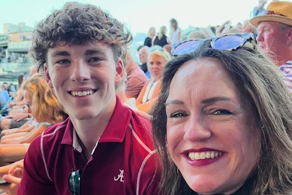 James Gracey com a tia