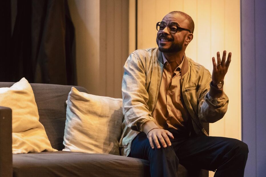 Ator em cena na peça 'A Morte e a Donzela' nos Recreios da Amadora