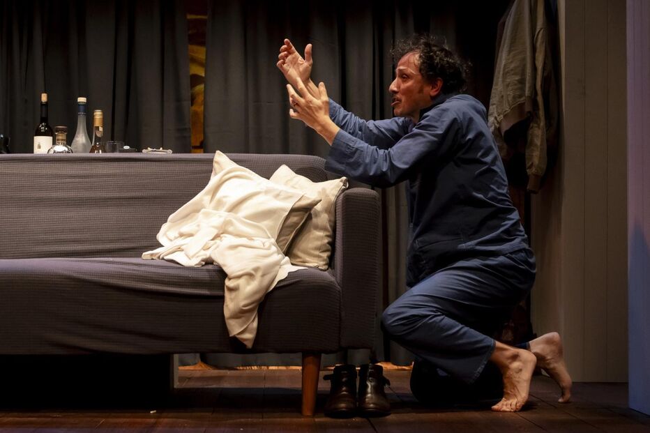 Ator em palco nos Recreios da Amadora na peça 'A Morte e a Donzela'