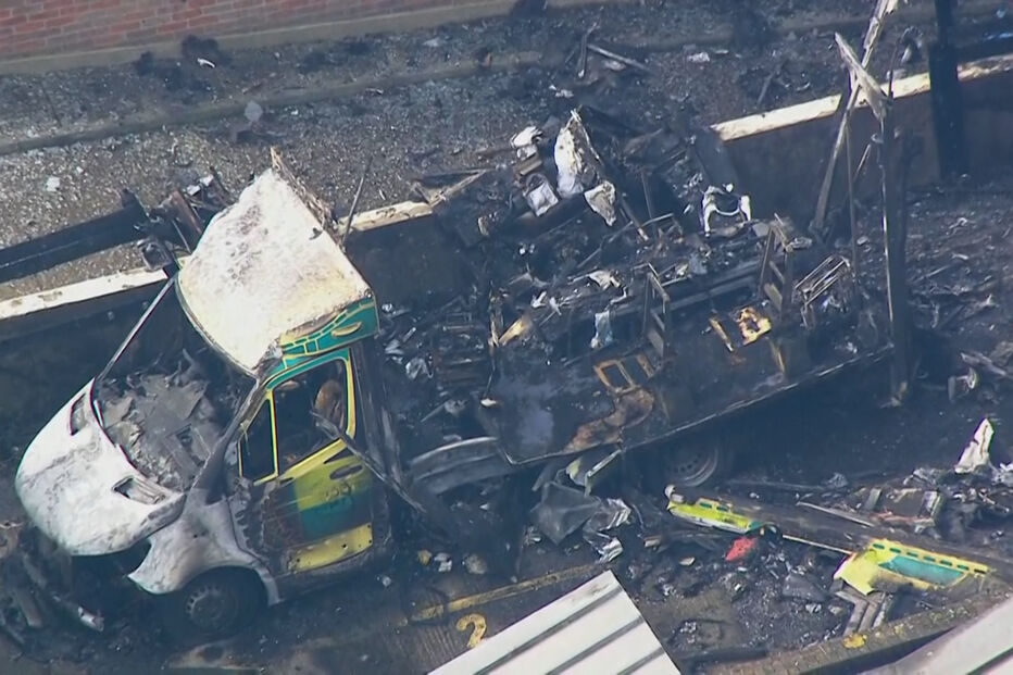 Ambulância destruída após possível ataque antissemita em Londres