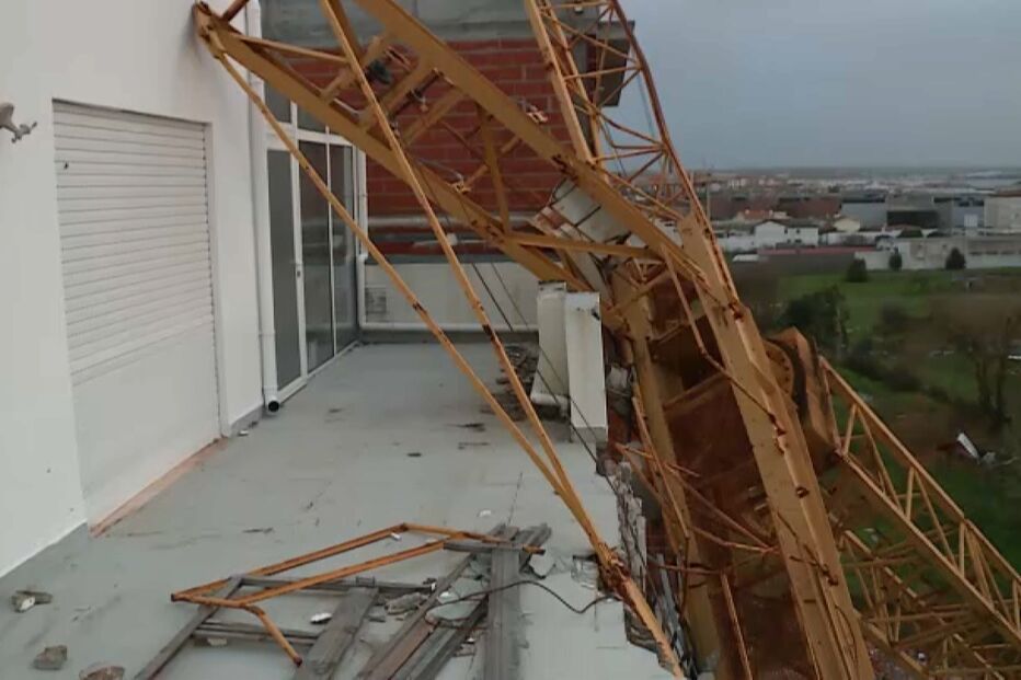 Vítimas das tempestades que assolaram o País contam como têm lidado com os estragos provocados pelo mau tempo