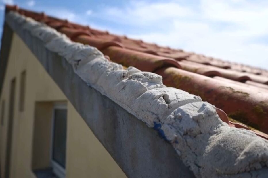 Moradores e comerciantes continuam a aguardar apoios do Estado quase dois meses após as tempestades