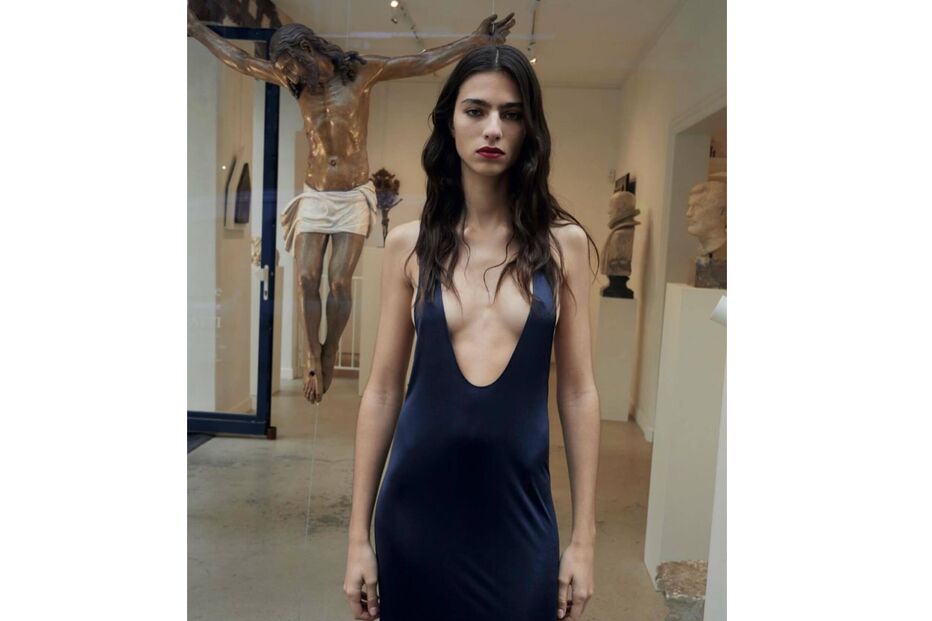 Rosalía surge com modelo em Paris, confirmando romance entre os dois