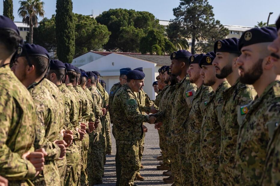 Militares portugueses partem para a Lituânia em missão da NATO.
