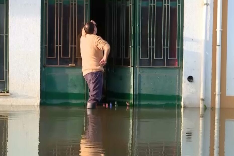 Comerciantes utilizam economias pessoais para responder aos estragos provocados pela passagem do mau tempo no País