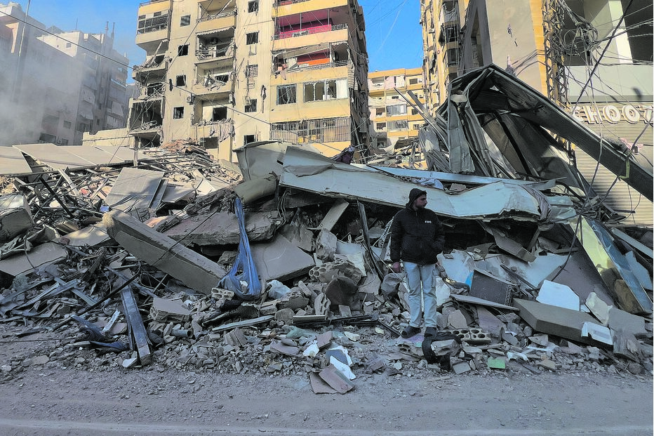 Bombardeamentos abalam Beirute: destroços e edifícios danificados após ataques