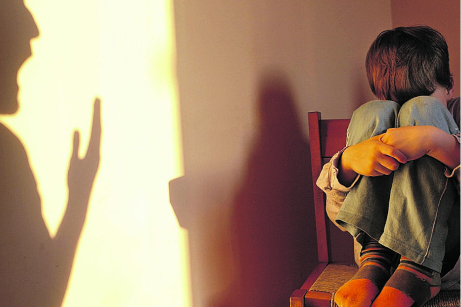 Professora denuncia violência contra aluno em Salvaterra de Magos, que apresentava nódoas negras