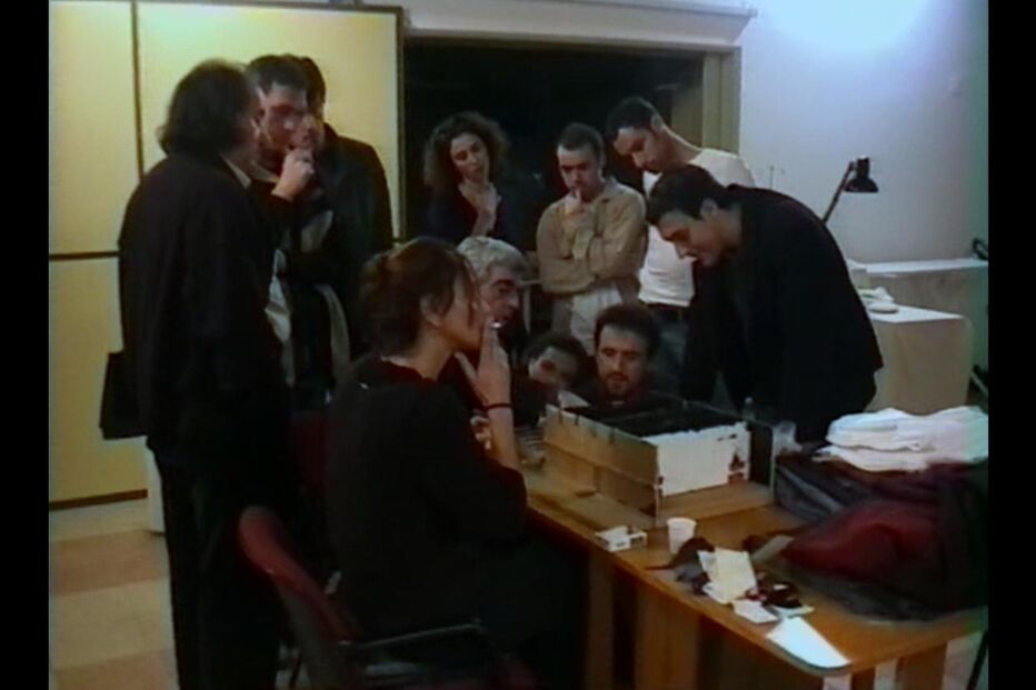 Pessoas reunidas, possivelmente relacionadas com o Teatro da Cornucópia