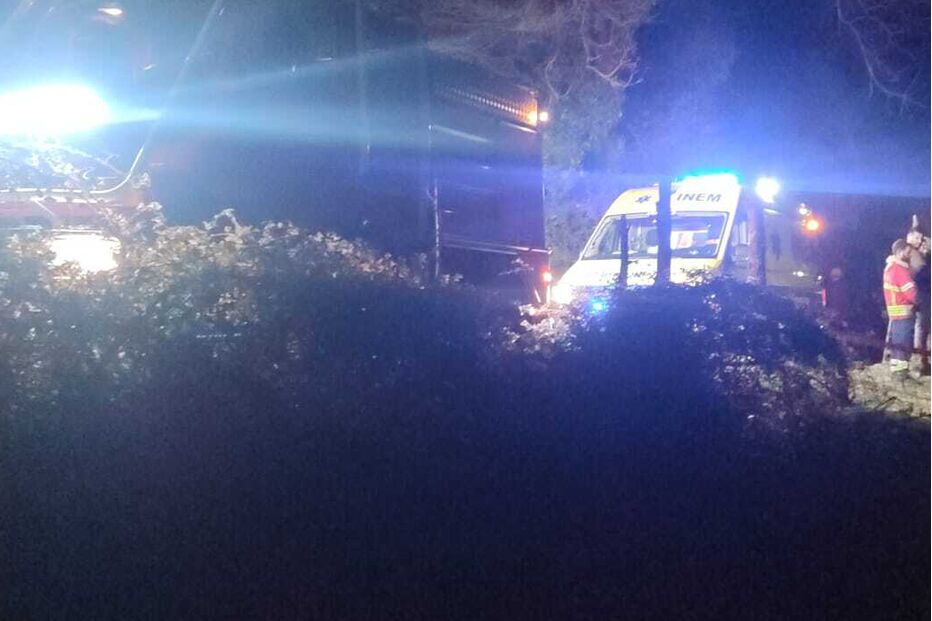 Homem faleceu em Vinhais durante reparação de telhado, INEM no local.
