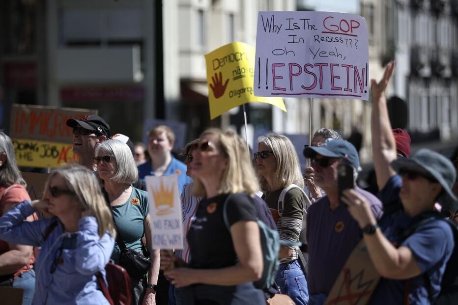 Americanos residentes no Porto manifestaram-se contra políticas de Trump