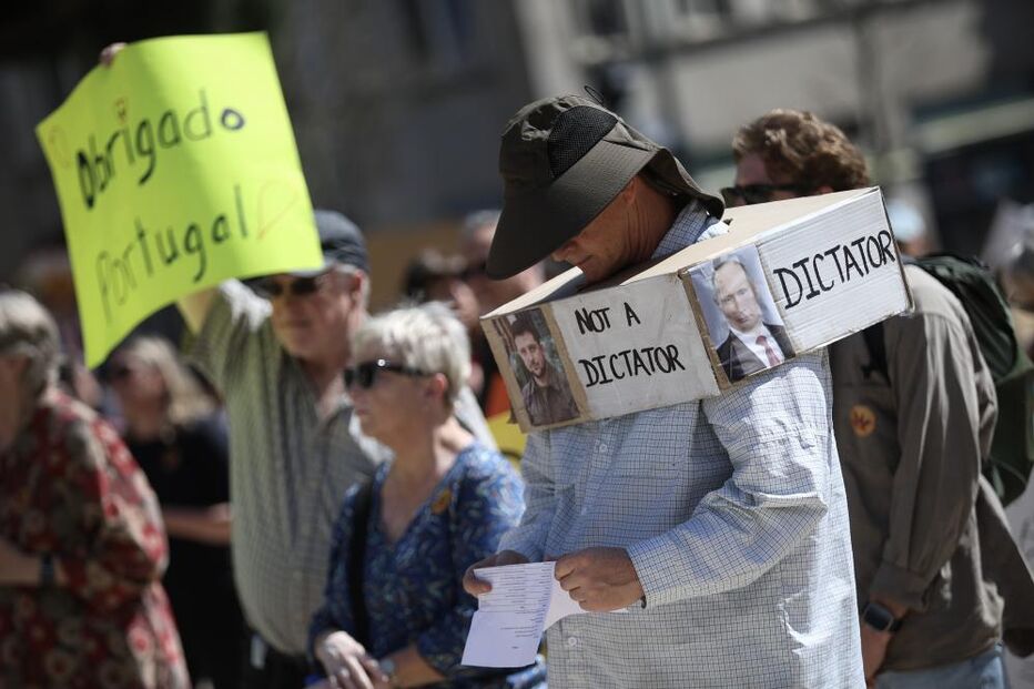 Americanos residentes no Porto manifestaram-se contra políticas de Trump