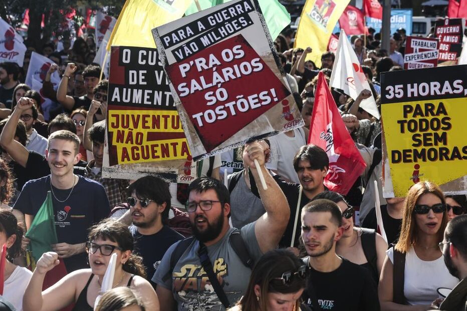Manifestação nacional de jovens trabalhadores, convocada pela Interjovem que desfilou no percurso entre a Praça da Figueira e o Campo das Cebolas, em Lisboa