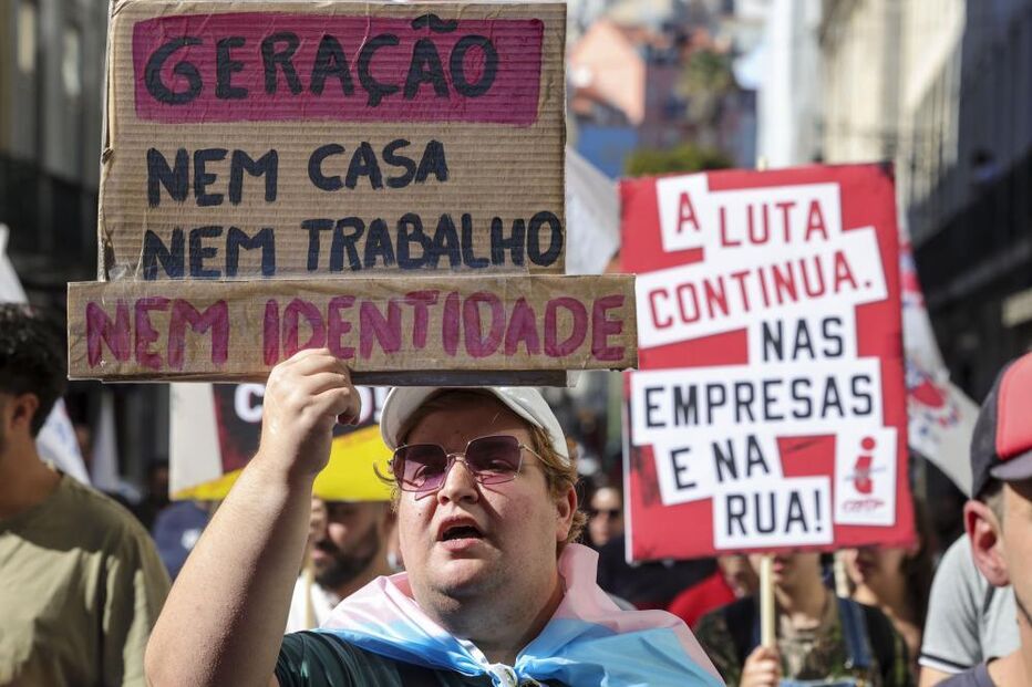 Manifestação nacional de jovens trabalhadores, convocada pela Interjovem que desfilou no percurso entre a Praça da Figueira e o Campo das Cebolas, em Lisboa