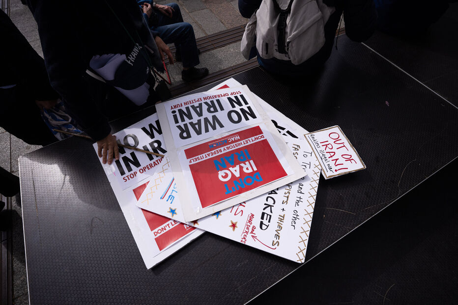 Protestos contra administração Trump alastram-se até França