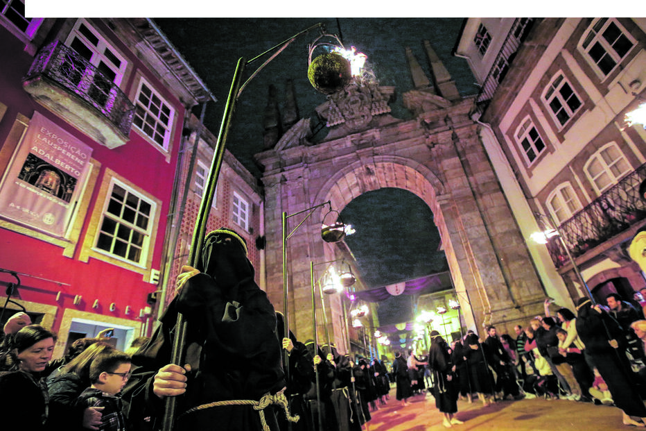 Os farricocos, antigos penitentes públicos, são atração em Braga na Semana Santa