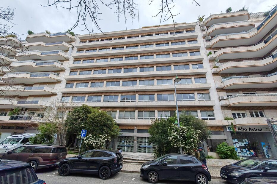 Prédio de dez andares em Lisboa, avaliado em 17 milhões, é um dos imóveis à venda pelo Estado