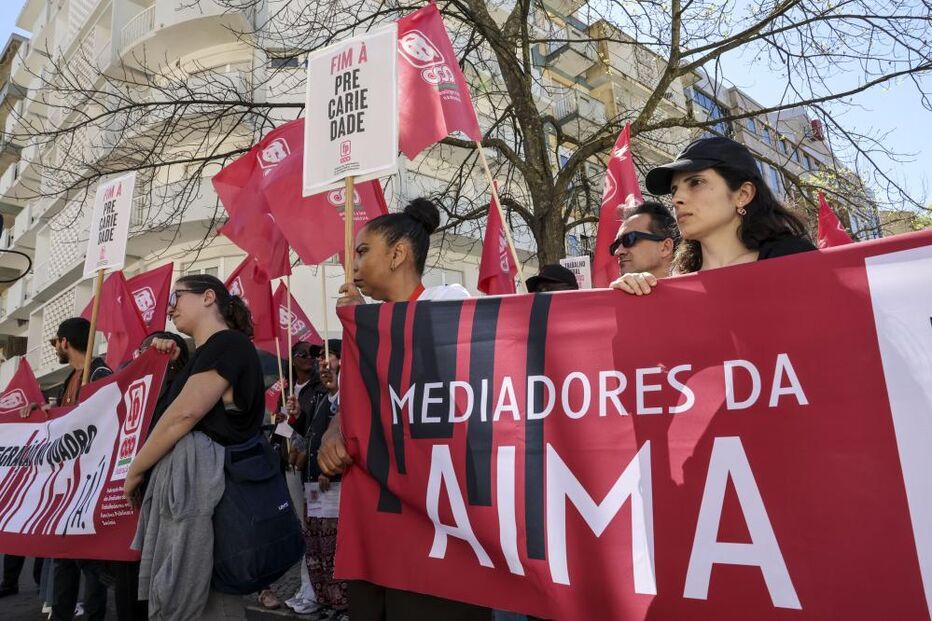 Mediadores socioculturais da AIMA participam na manifestação em dia de greve