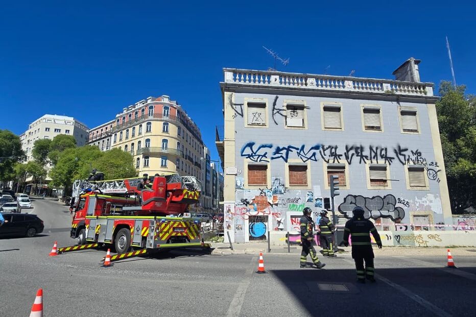 Telhado de habitação cai em Lisboa