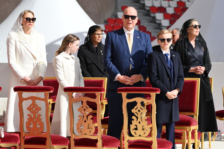 Charlene e família recebem o Papa num evento em Mónaco