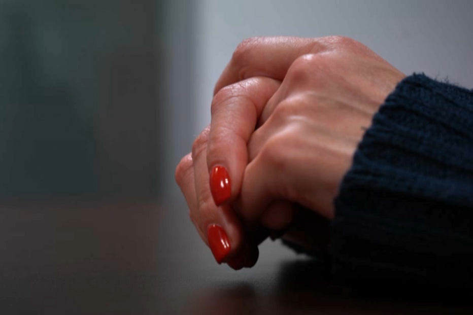 'Como é que se ajuda quem não quer ser ajudado?': filha de burlado em milhares de euros diz não reconhecer o próprio pai