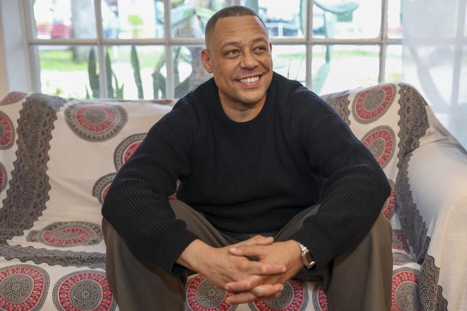 Carlão reflete sobre o passado e o futuro em novo lançamento