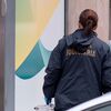 <![CDATA[ Rodeado por trio armado sofre roubo em Loures ]]>