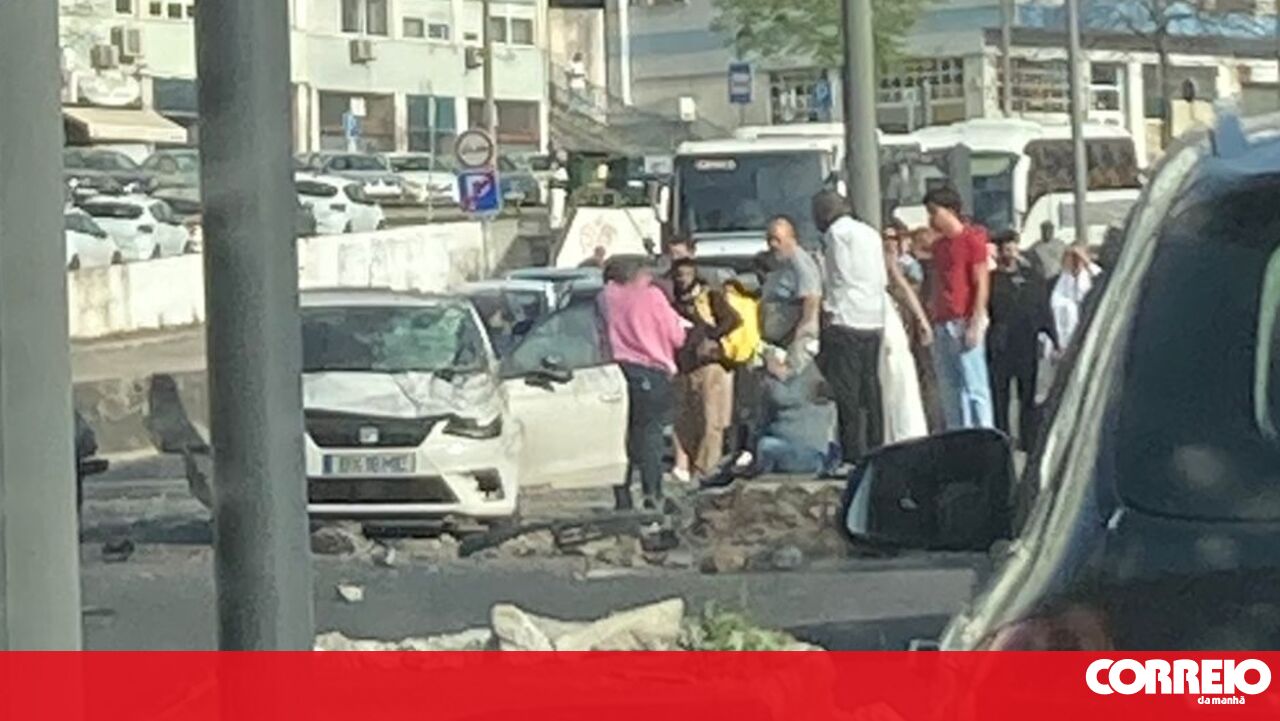 Motorcyclist seriously injured in collision on Calçada de Carriche