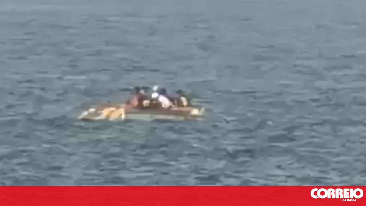 Rowing lesson mistaken for migrant landing in Oeiras