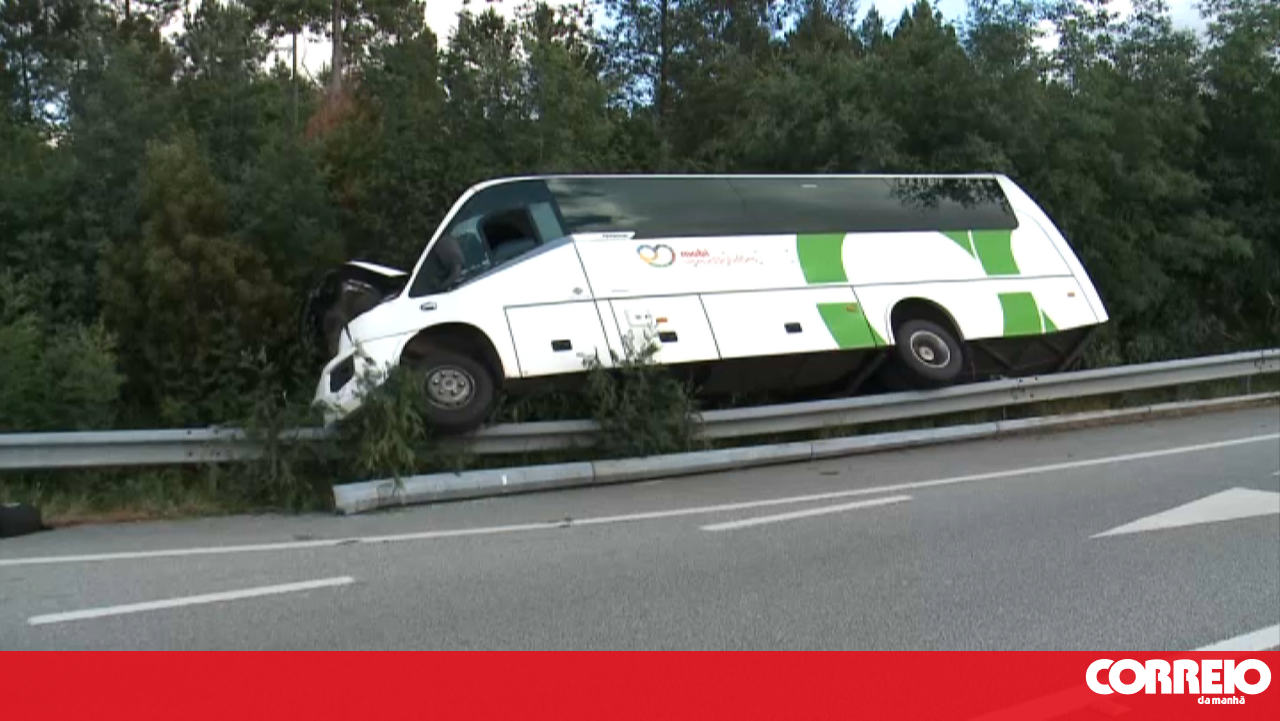 School bus crashes in Mangualde. Students injured