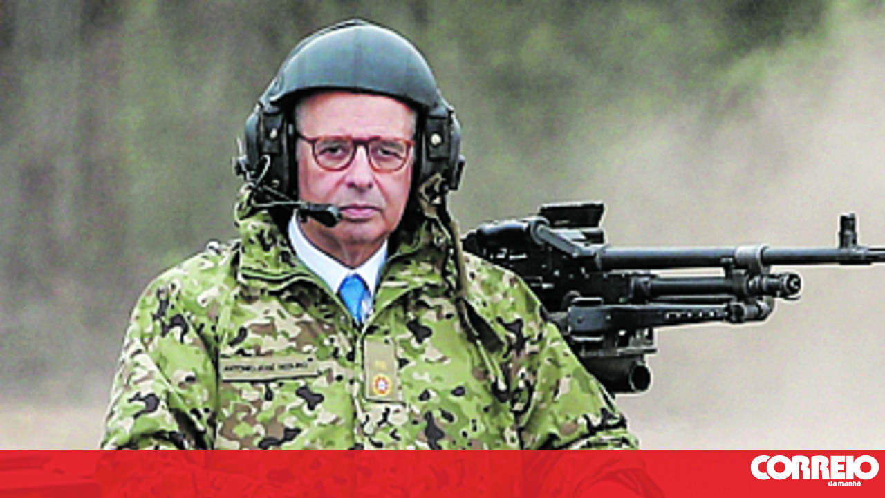 Seguro watches Army demonstrations