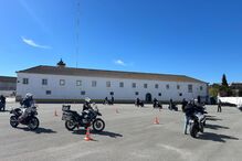 Militar e familiares aprendem condução segura de motas em Estremoz