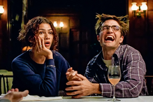 Casar ou não casar, eis a questão: Zendaya e Robert Pattinson atuam em comédia romântica negra