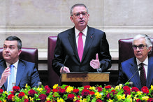 'Frustração dos portugueses não é com a Constituição': Seguro realça que o problema é o incumprimento da Lei Fundamental